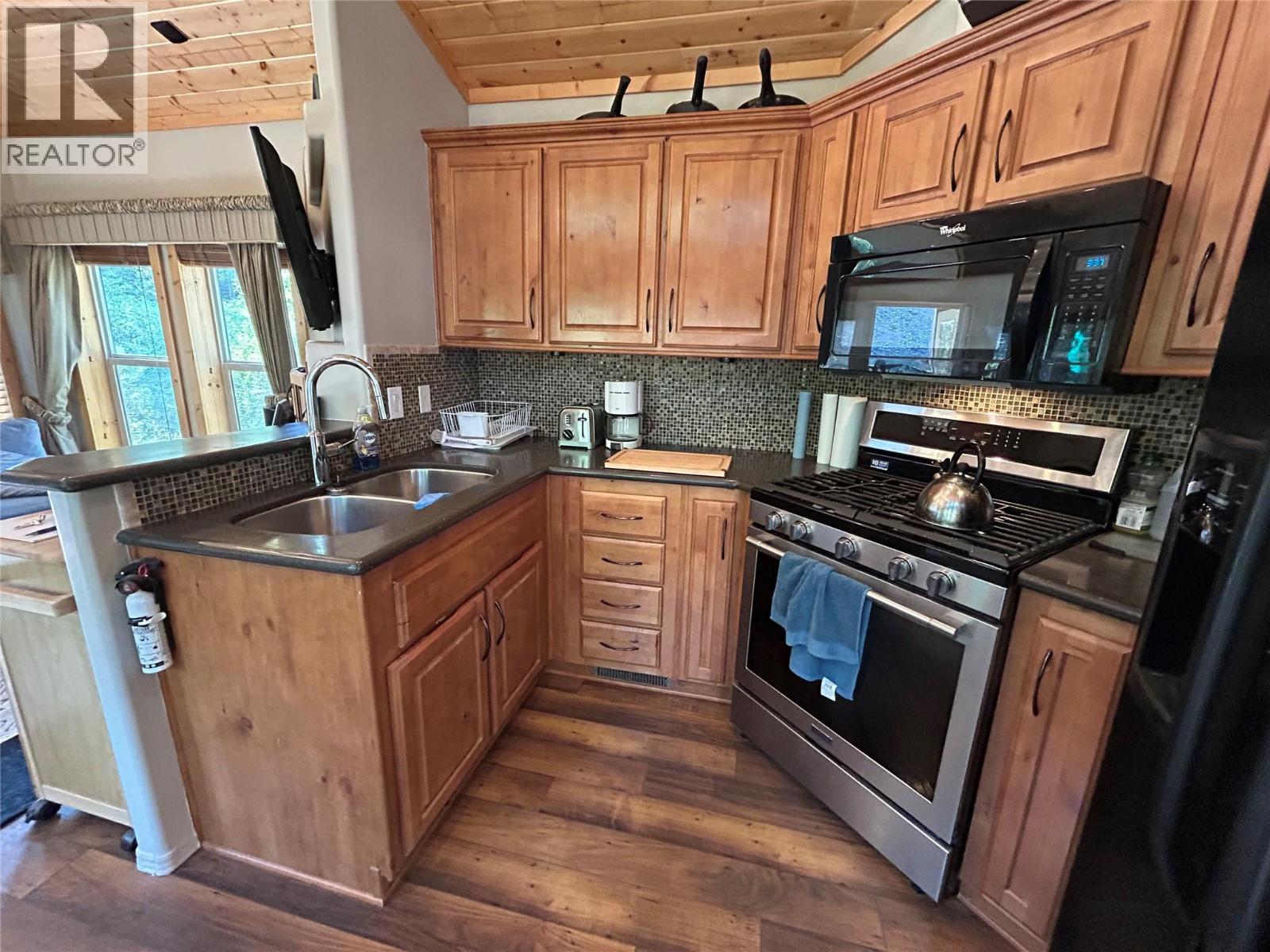 4835 Paradise Valley Drive Unit# 33. Peachland, British Columbia