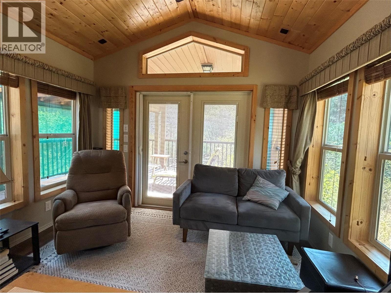 4835 Paradise Valley Drive Unit# 33. Peachland, British Columbia