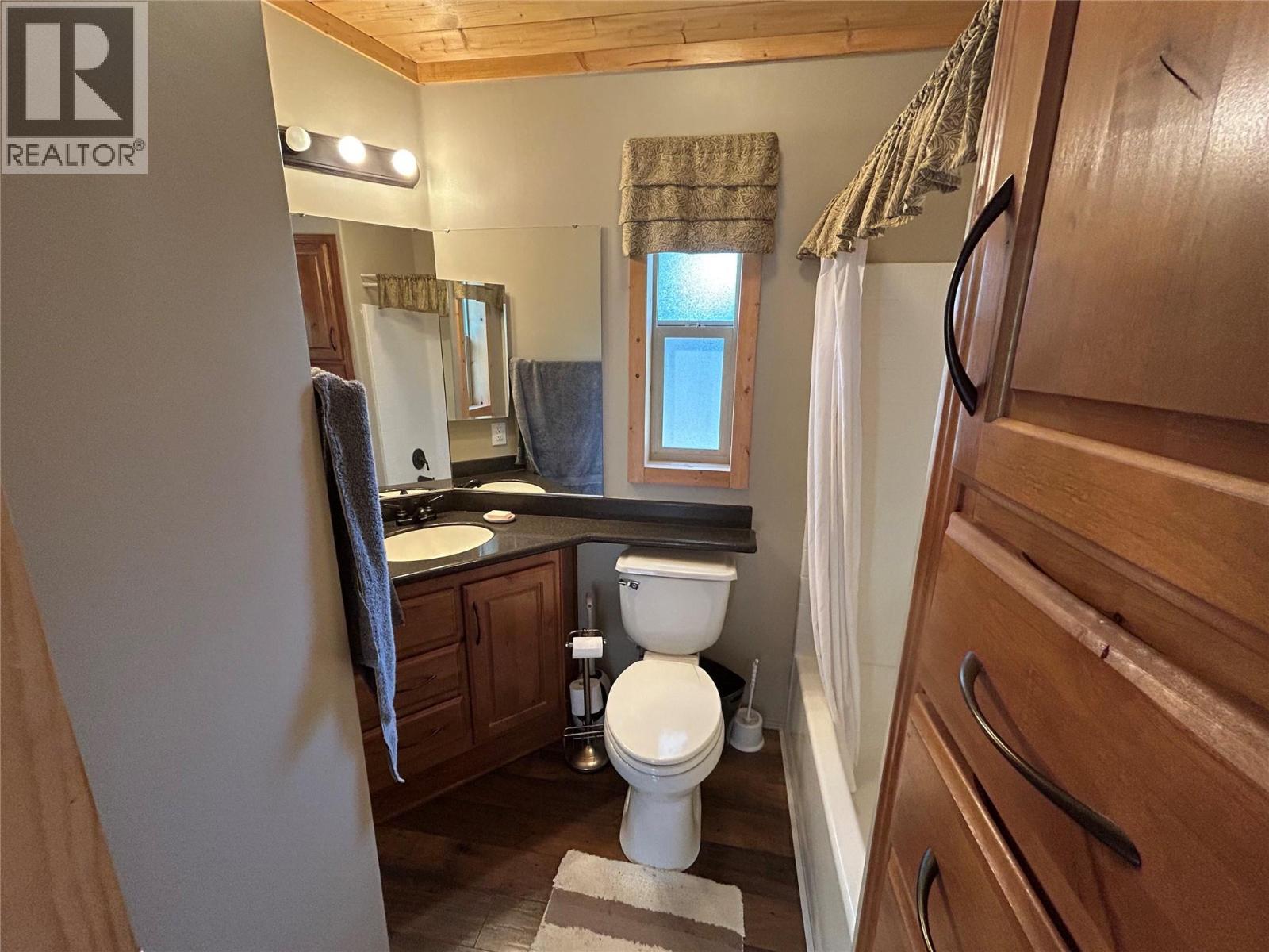 4835 Paradise Valley Drive Unit# 33. Peachland, British Columbia