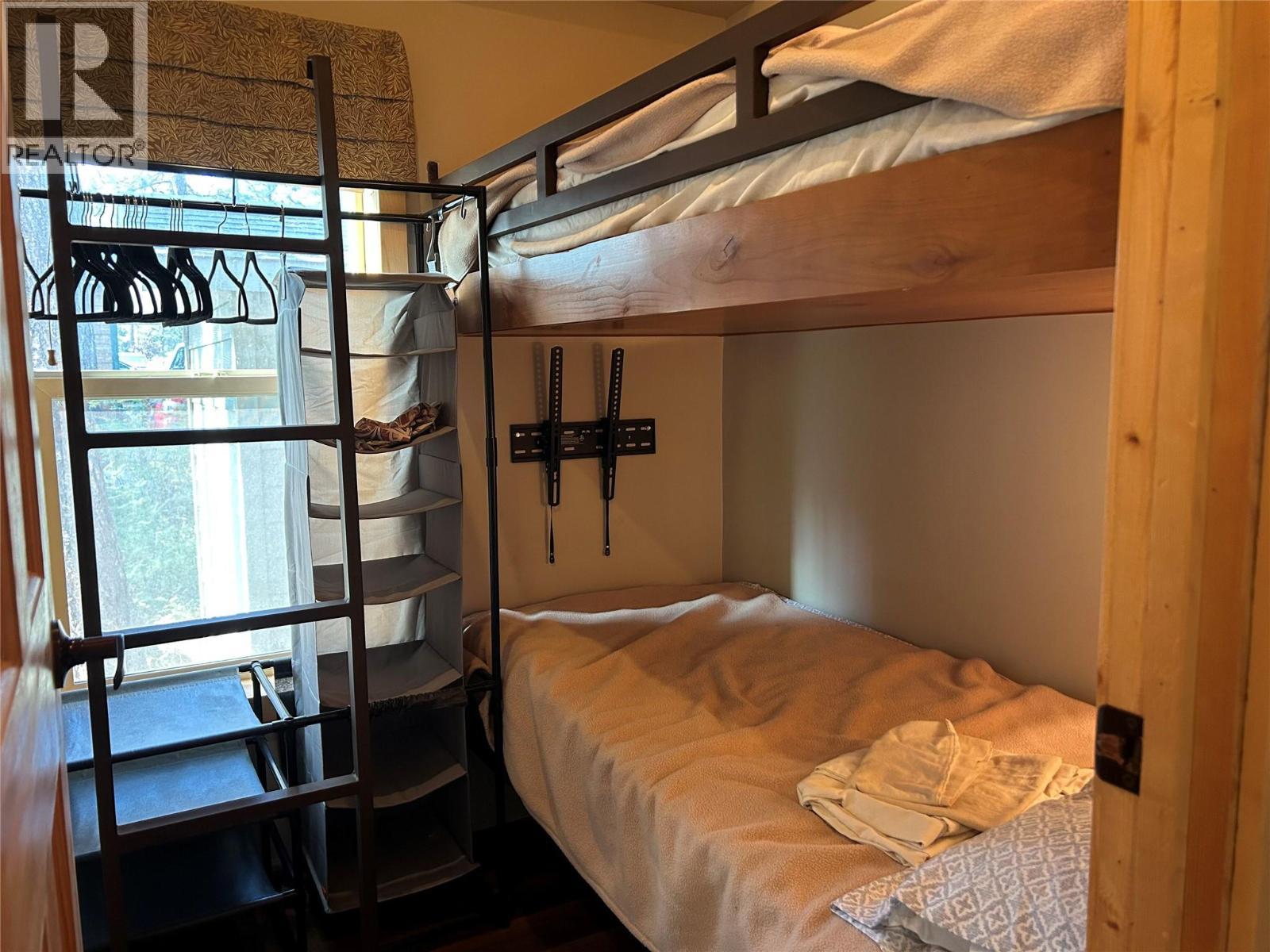 4835 Paradise Valley Drive Unit# 33. Peachland, British Columbia