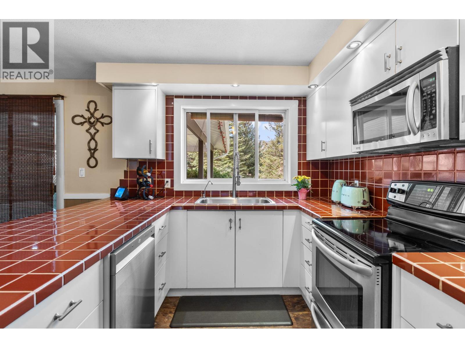 602 Johnson Crescent. Oliver, British Columbia