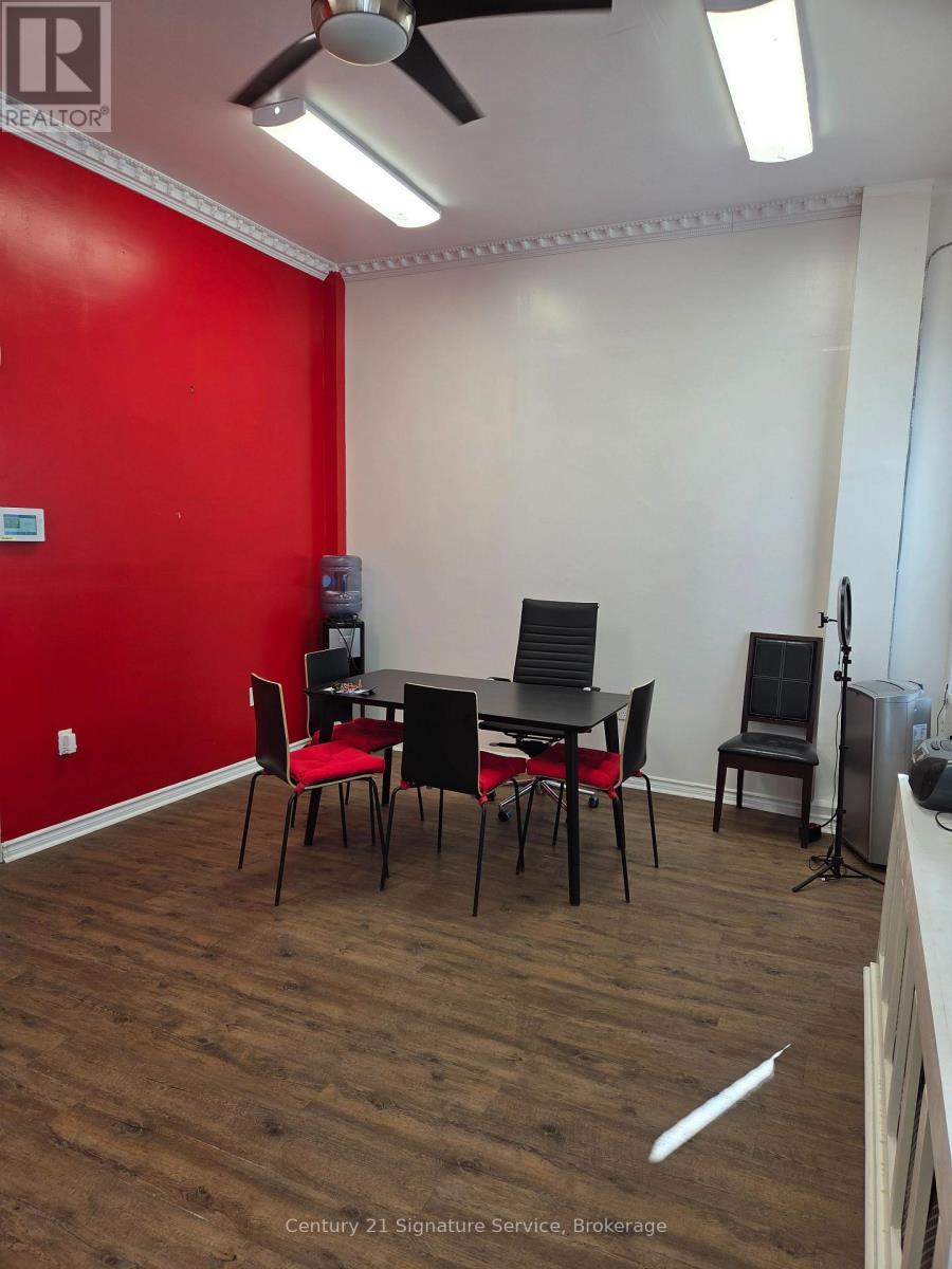 Main Flr - 1060 Old Derry Road, Mississauga (meadowvale)