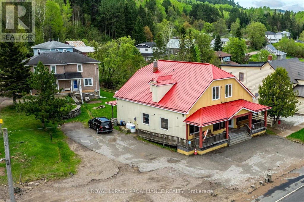 17581 Highway 60, Madawaska Valley