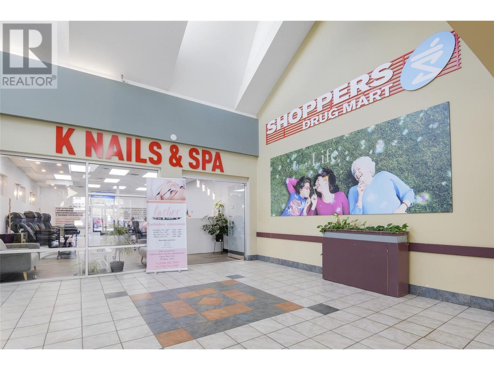 195 & 301 33 Highway W. Kelowna, British Columbia