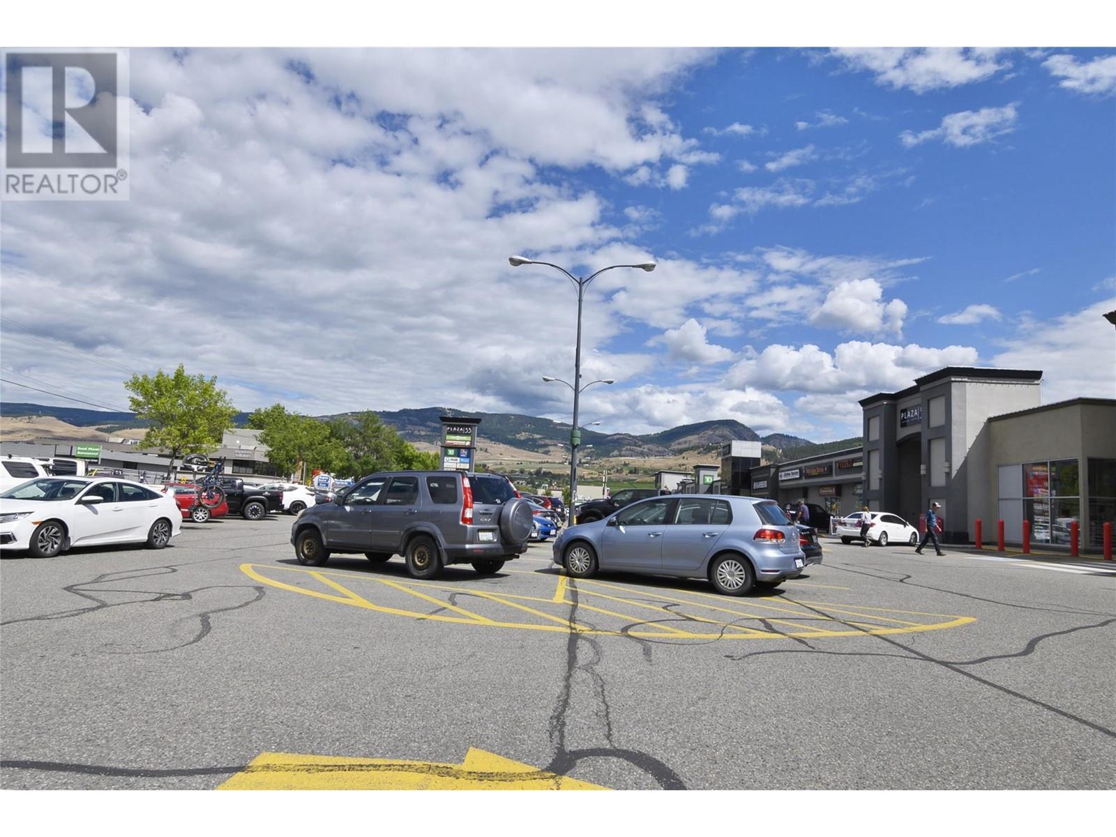 195 & 301 33 Highway W. Kelowna, British Columbia