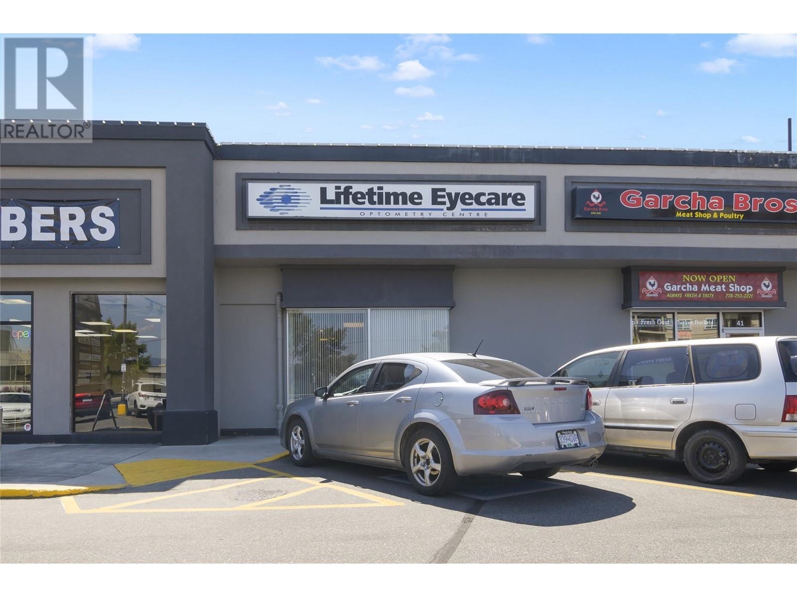 195 & 301 33 Highway W. Kelowna, British Columbia