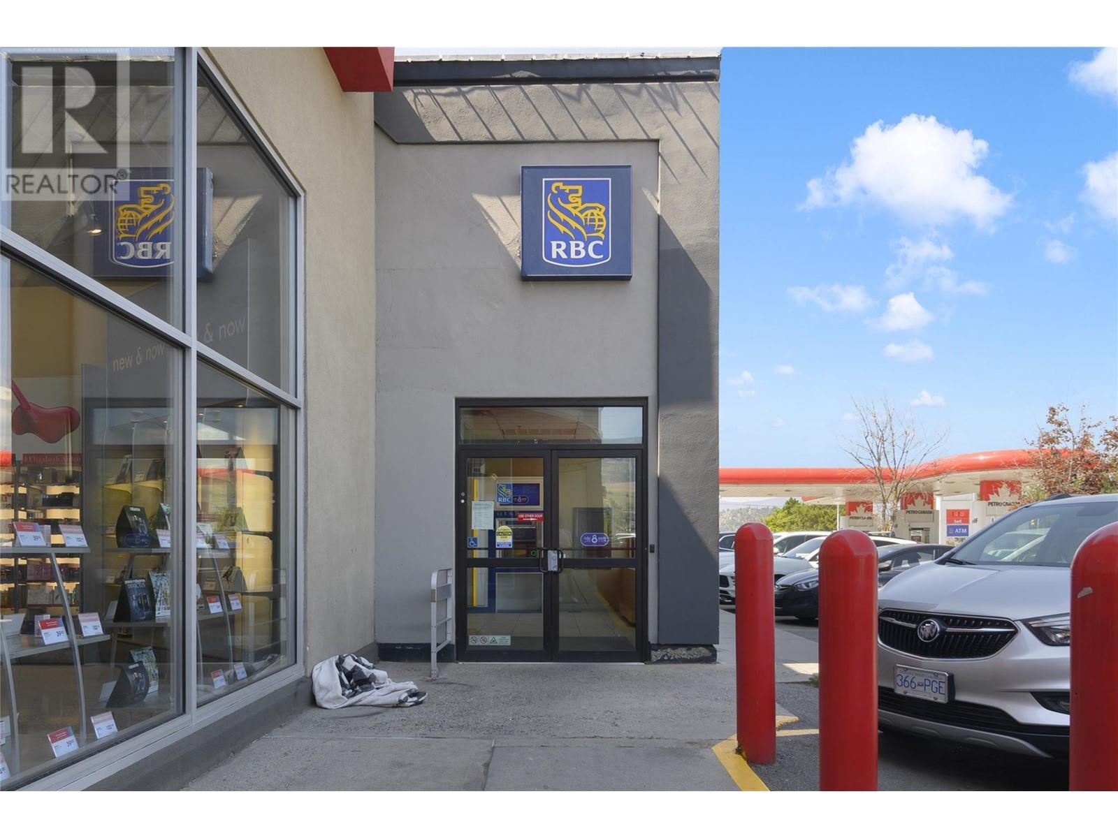 195 & 301 33 Highway W. Kelowna, British Columbia