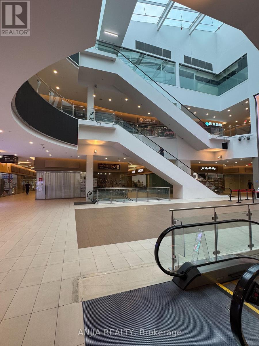 1d30 - 9390 Woodbine Avenue, Markham (cachet)