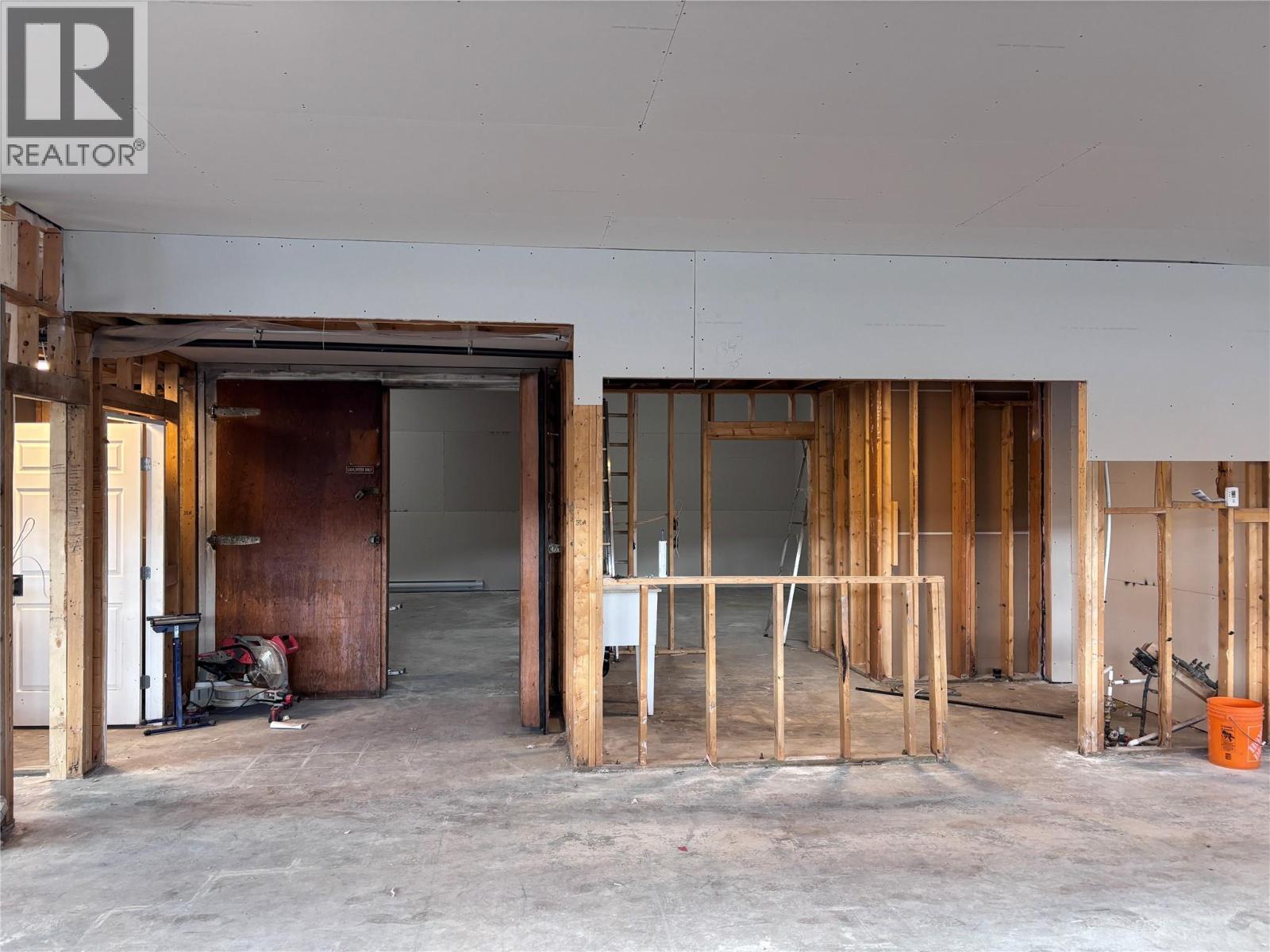 9918 Highway 97 Highway. Lake Country, British Columbia