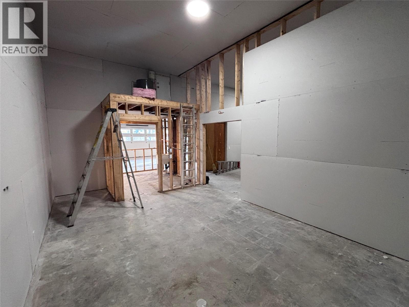 9918 Highway 97 Highway. Lake Country, British Columbia