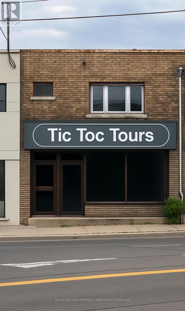 2823 Bathurst Street E, Toronto (englemount-Lawrence)