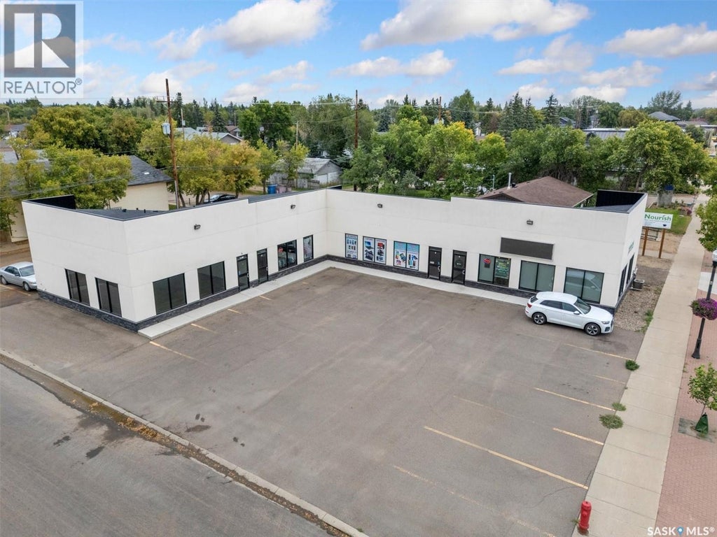 2 212 Central Street, Warman