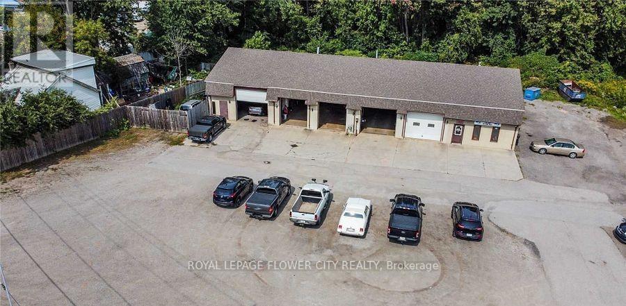 1956 River Road, London East (east Q)