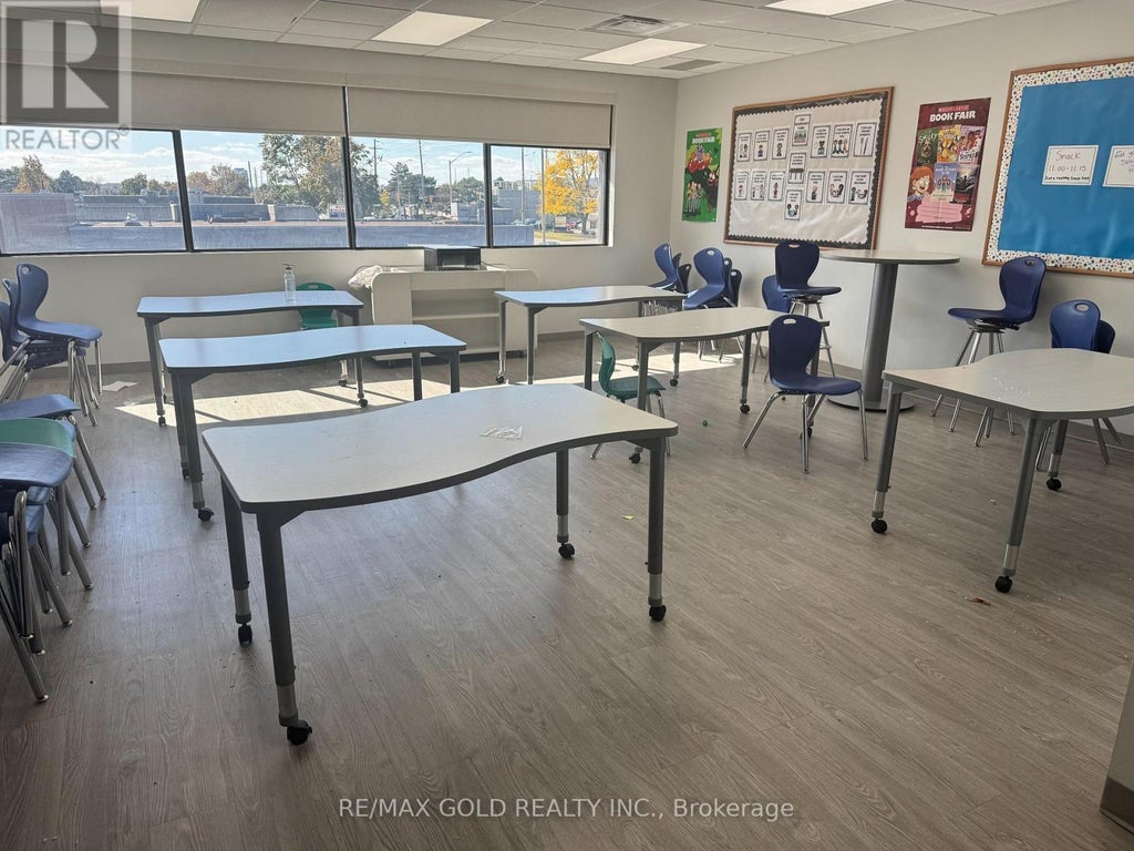 206 - 3430 Fairview Street, Burlington (roseland)