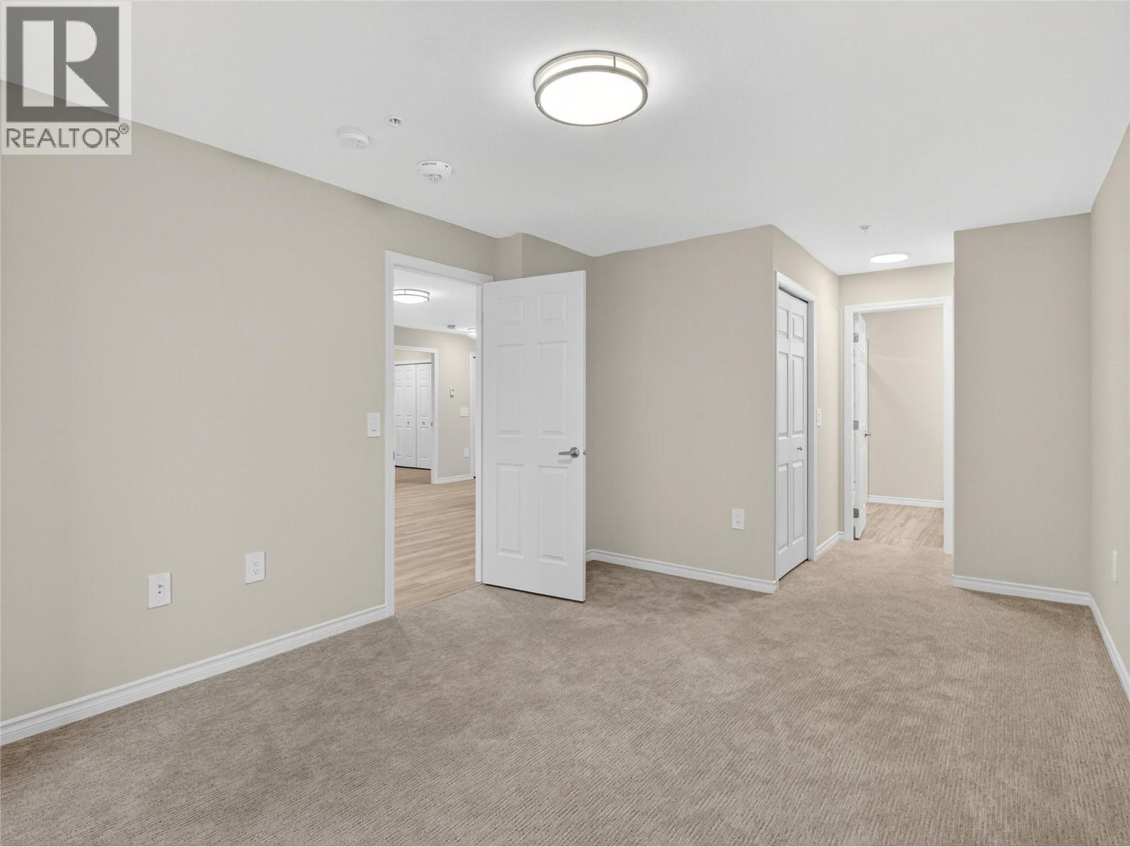 3362 Skaha Lake Road Unit# 1004. Penticton, British Columbia