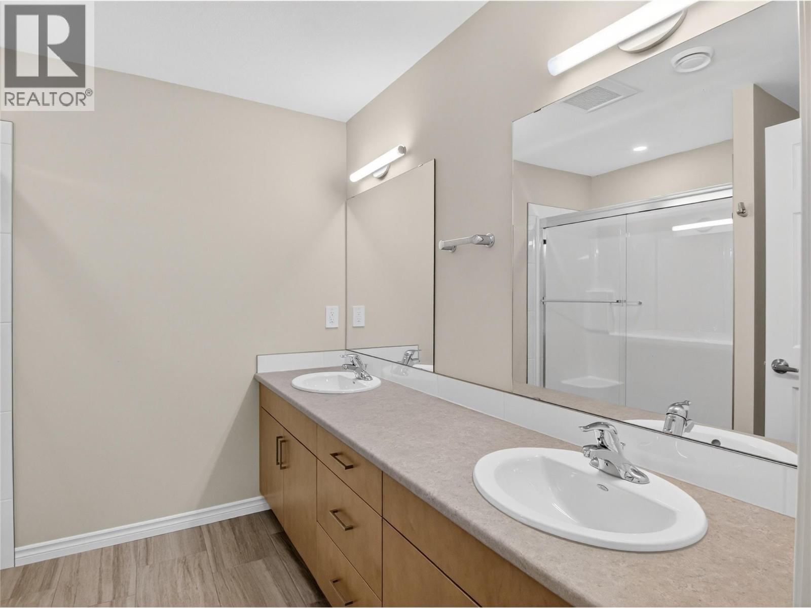 3362 Skaha Lake Road Unit# 1004. Penticton, British Columbia