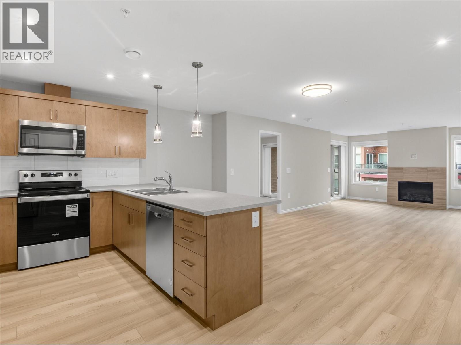 3362 Skaha Lake Road Unit# 1004. Penticton, British Columbia