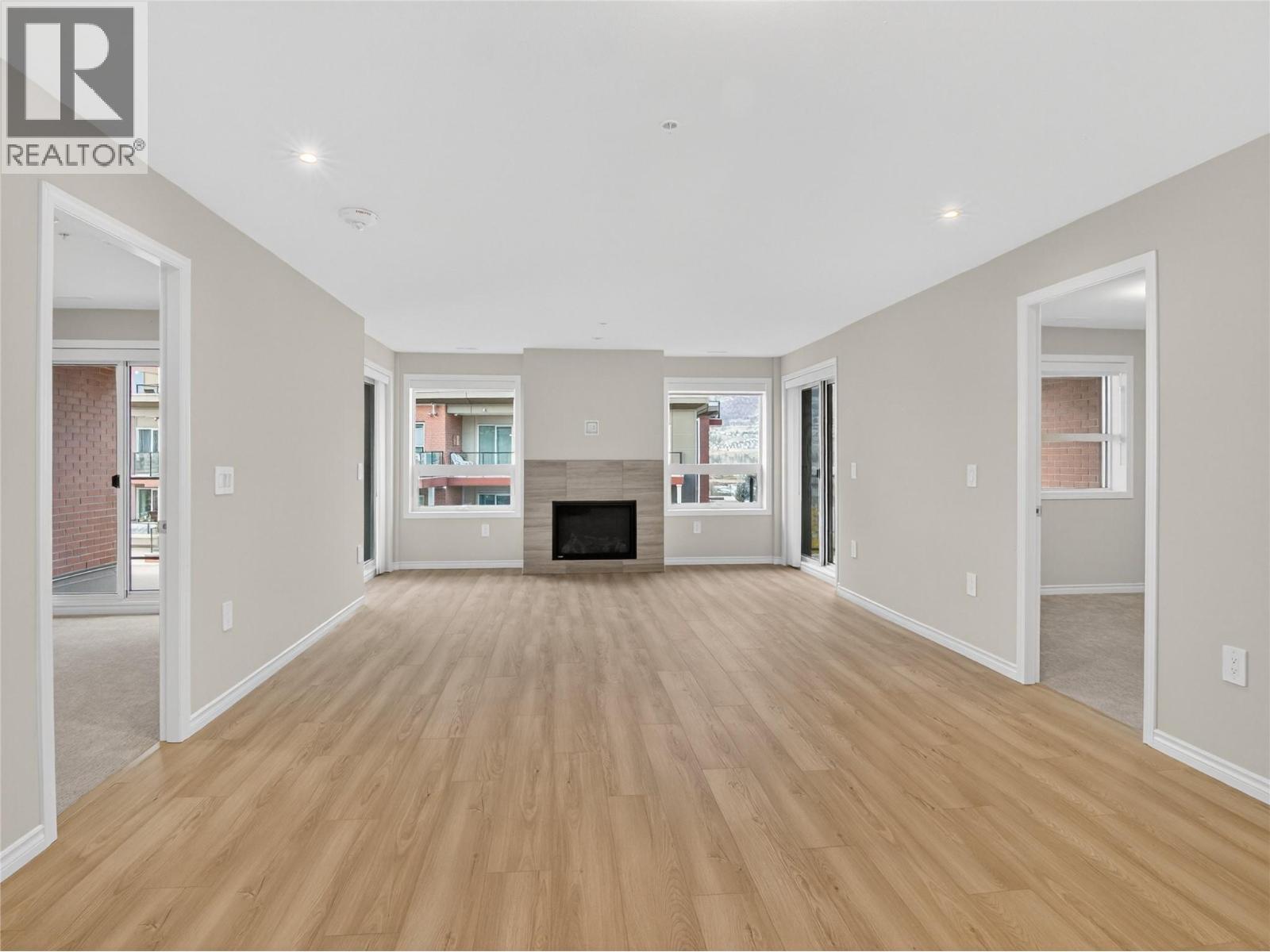 3362 Skaha Lake Road Unit# 1004. Penticton, British Columbia