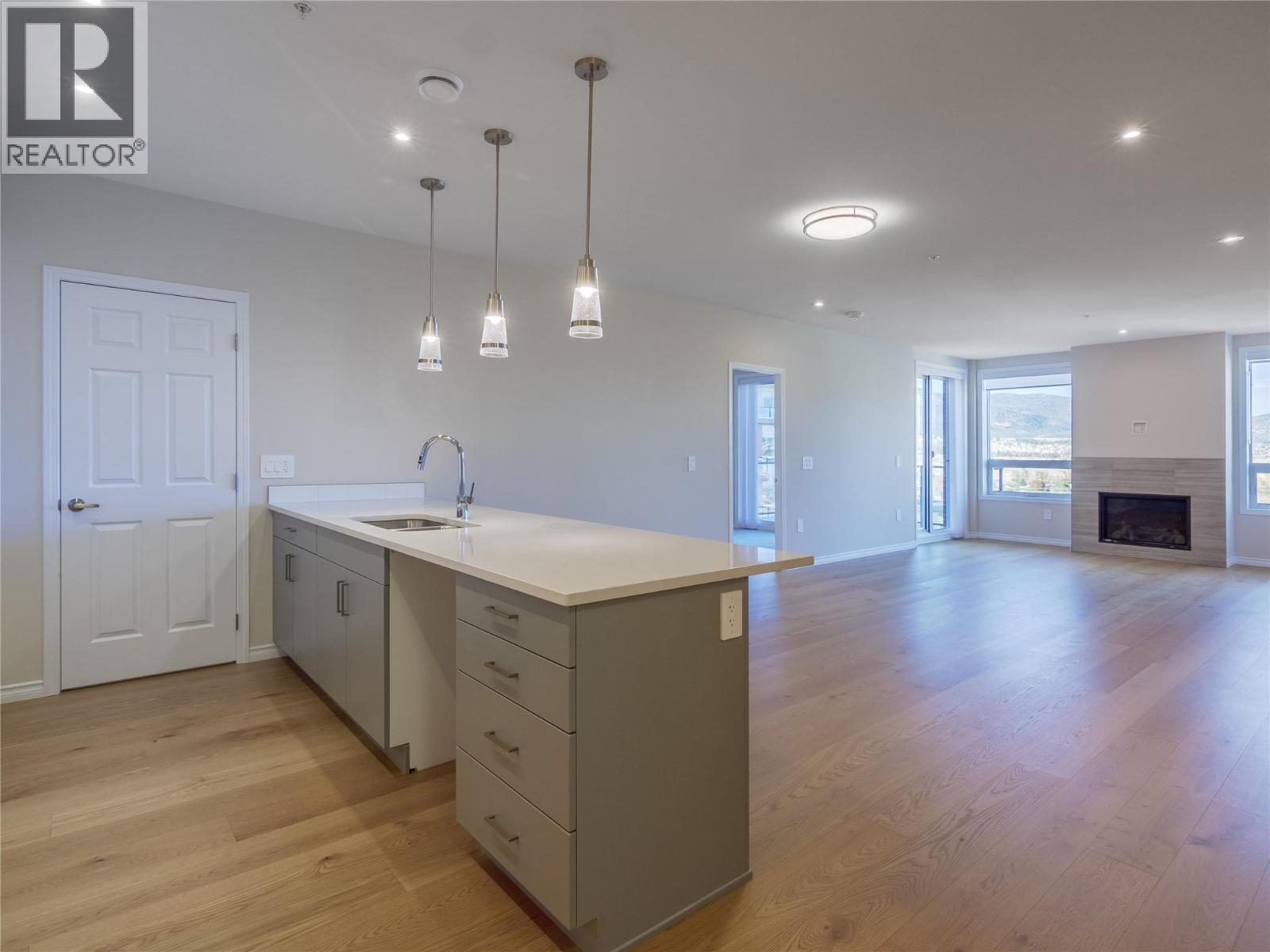 3362 Skaha Lake Road Unit# 1202. Penticton, British Columbia