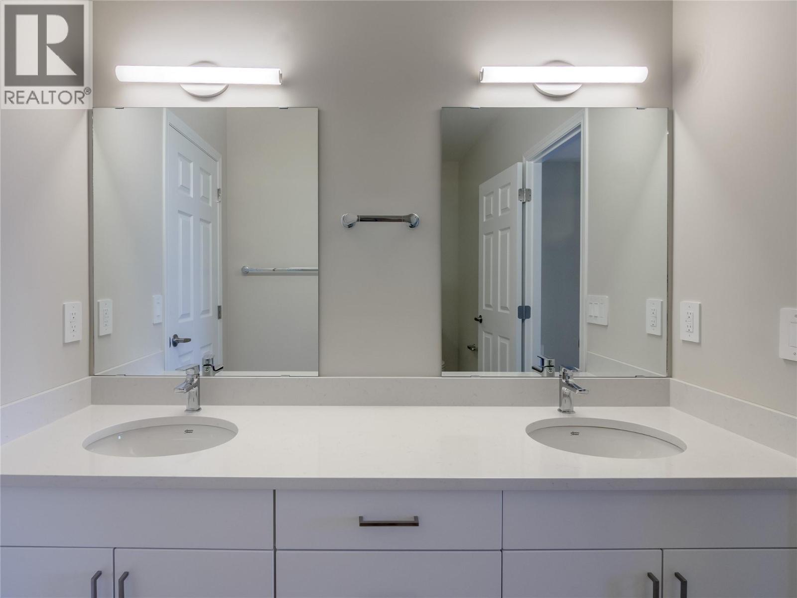 3362 Skaha Lake Road Unit# 1202. Penticton, British Columbia