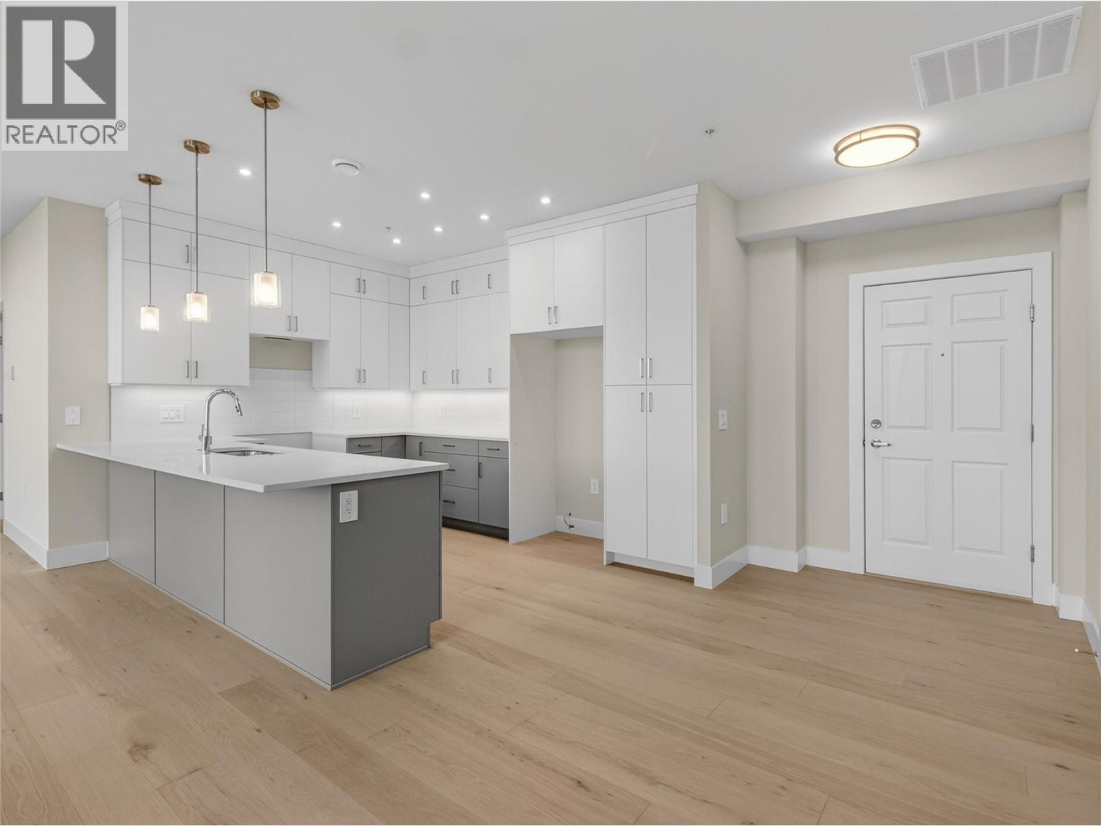 3362 Skaha Lake Road Unit# 1401. Penticton, British Columbia