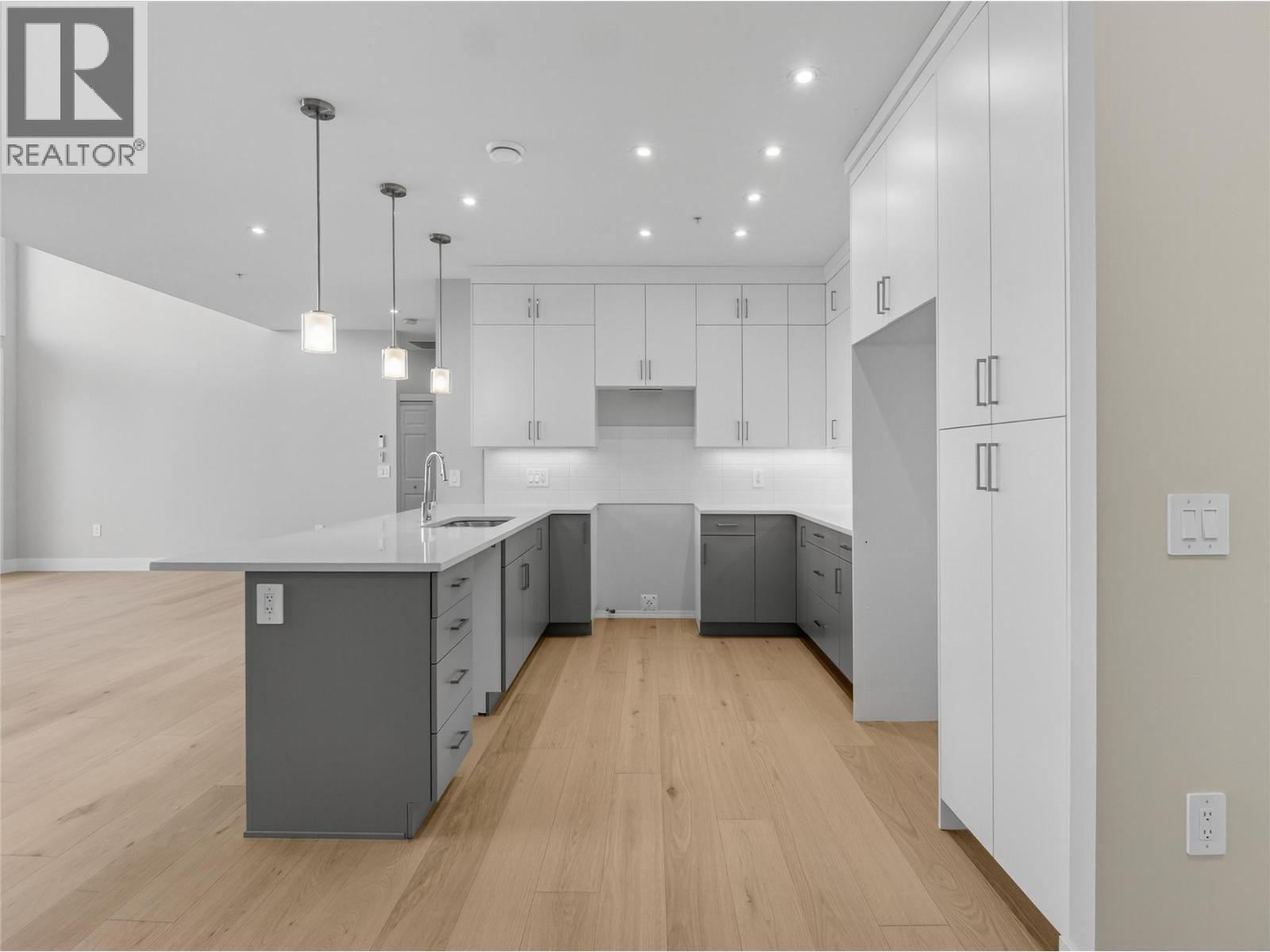 3362 Skaha Lake Road Unit# 1401. Penticton, British Columbia