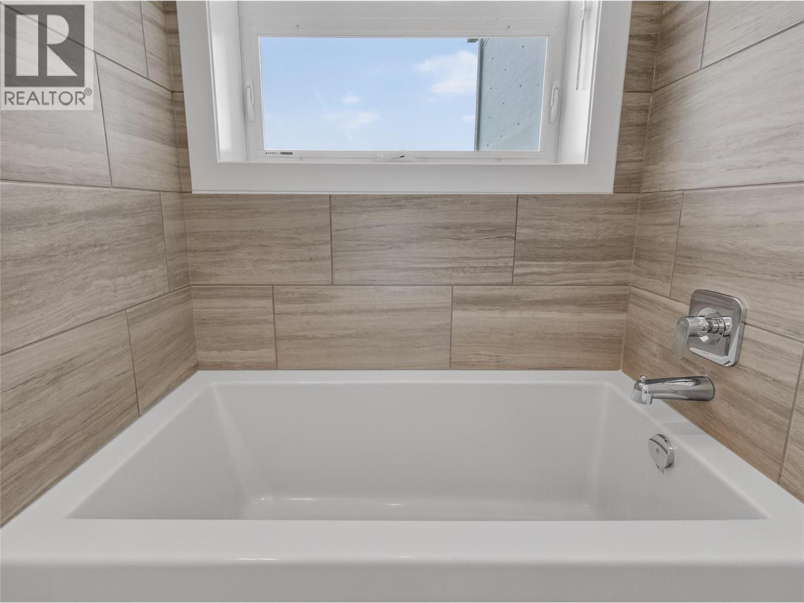 3362 Skaha Lake Road Unit# 1401. Penticton, British Columbia