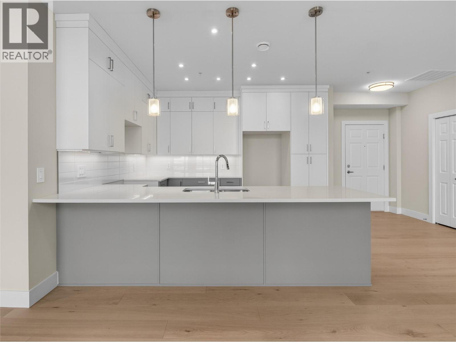 3362 Skaha Lake Road Unit# 1401. Penticton, British Columbia