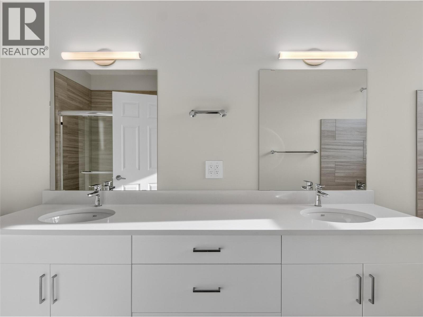 3362 Skaha Lake Road Unit# 1303. Penticton, British Columbia