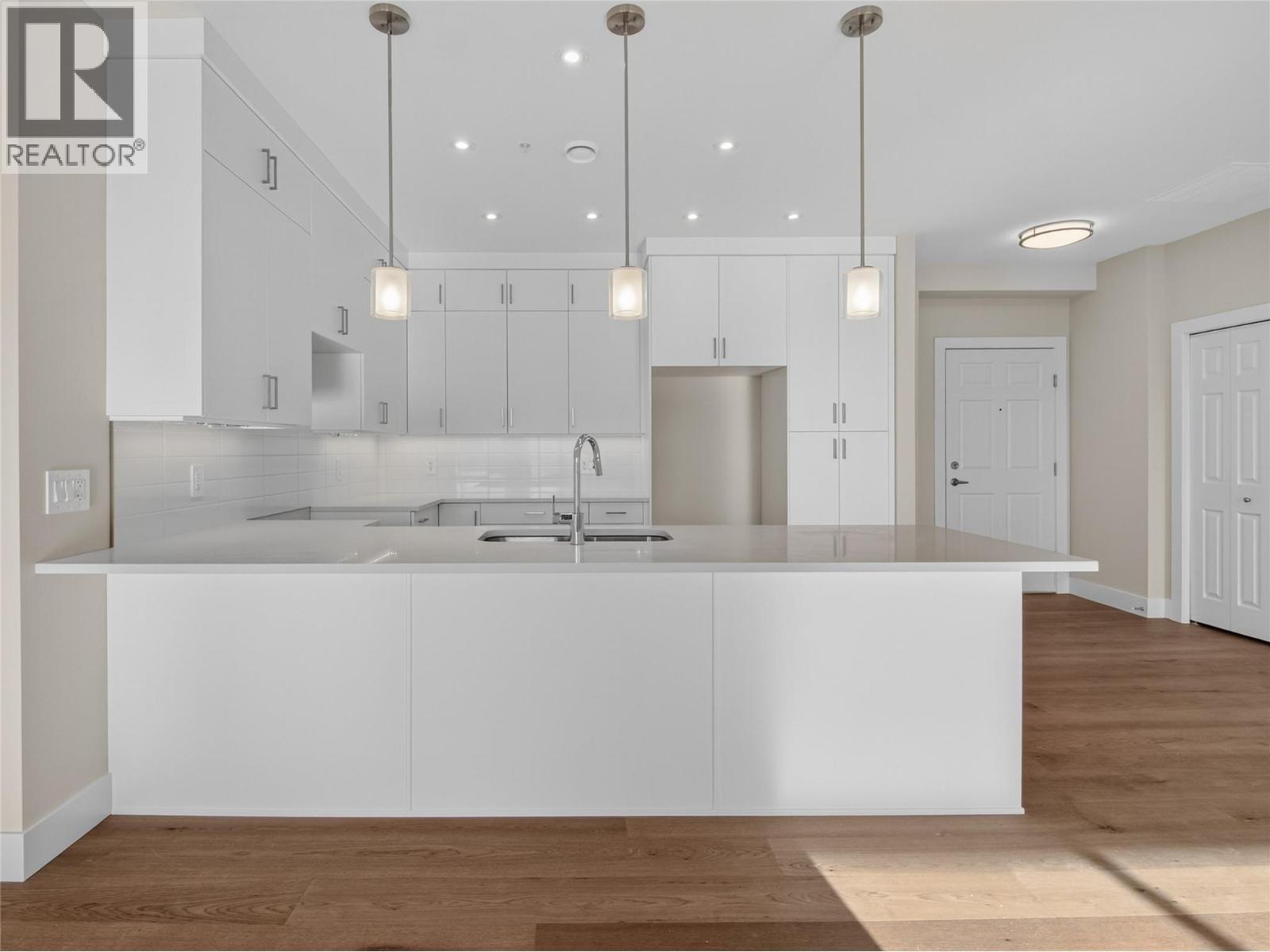 3362 Skaha Lake Road Unit# 1303. Penticton, British Columbia