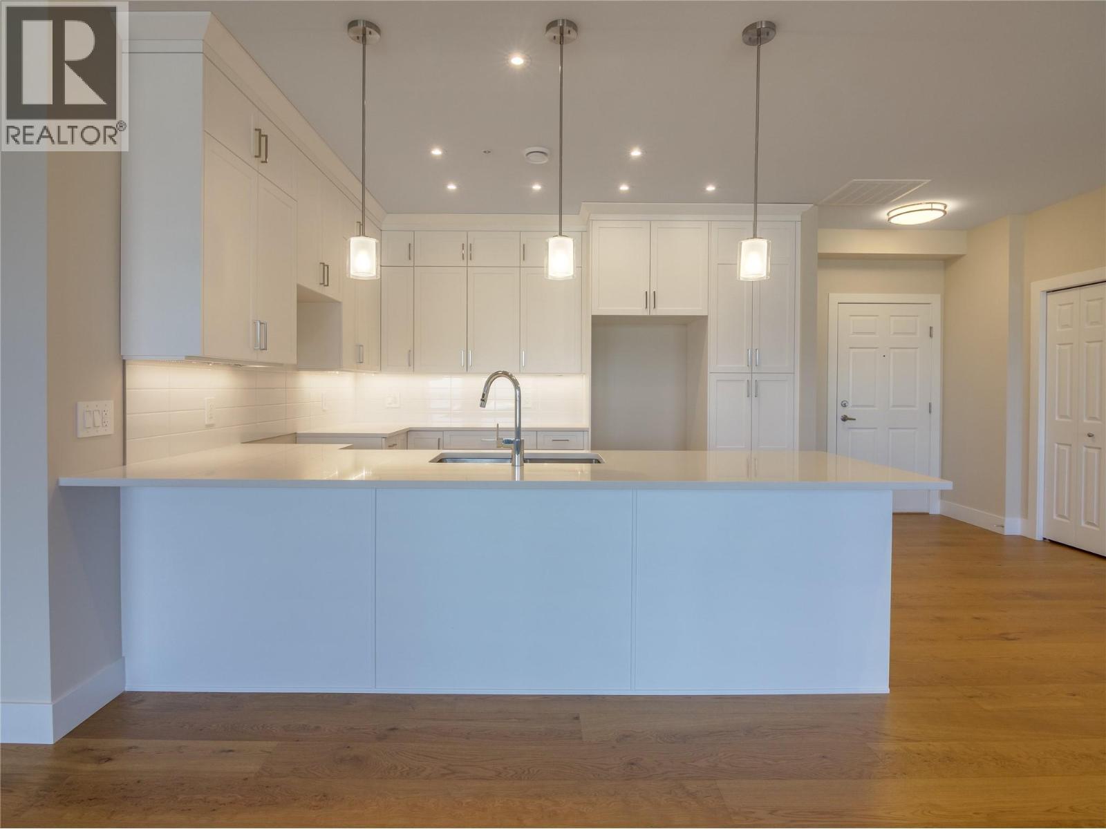 3362 Skaha Lake Road Unit# 1301. Penticton, British Columbia