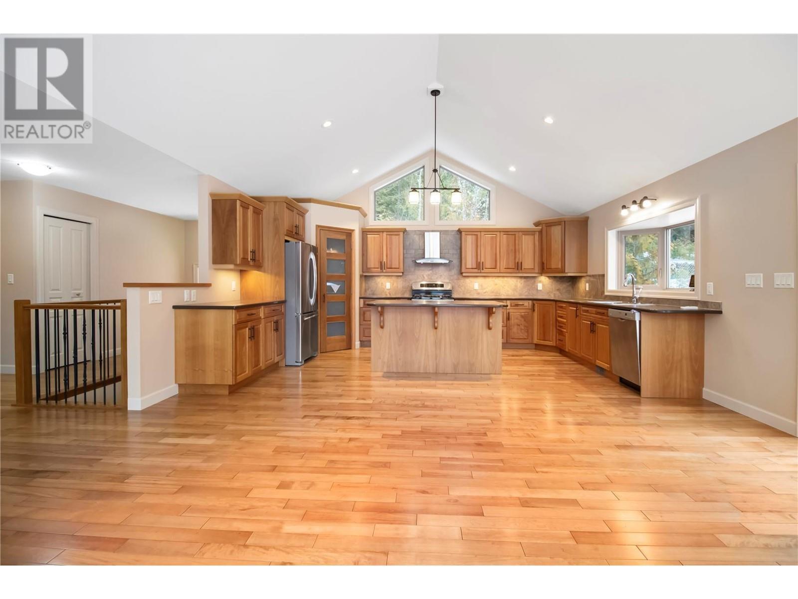 8253 97a Highway Unit 8, Mara Real Estate Listing MLS® 10270354