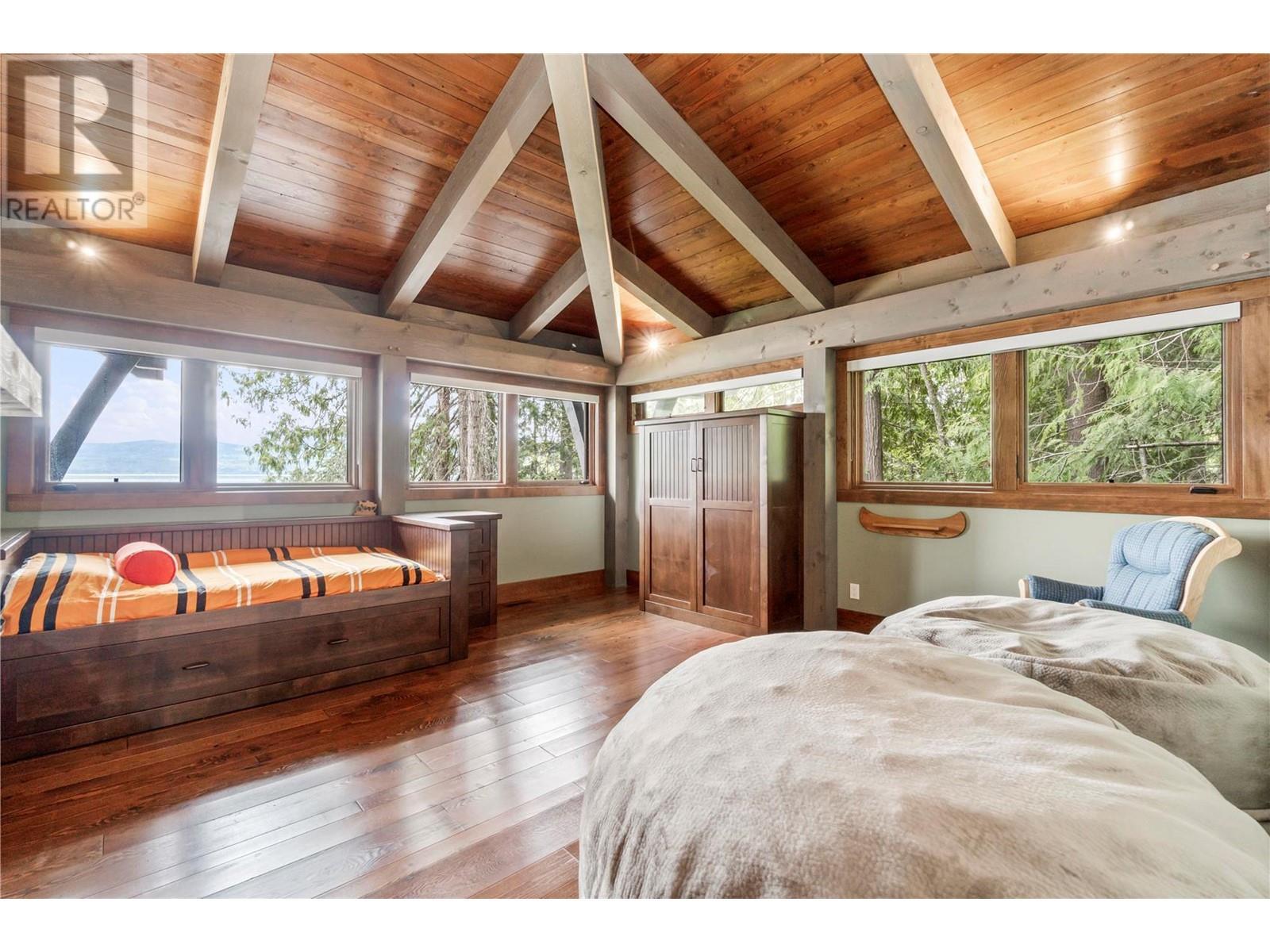 7220 Welch Road Unit 2, Magna Bay Property Listing MLS® 10303090