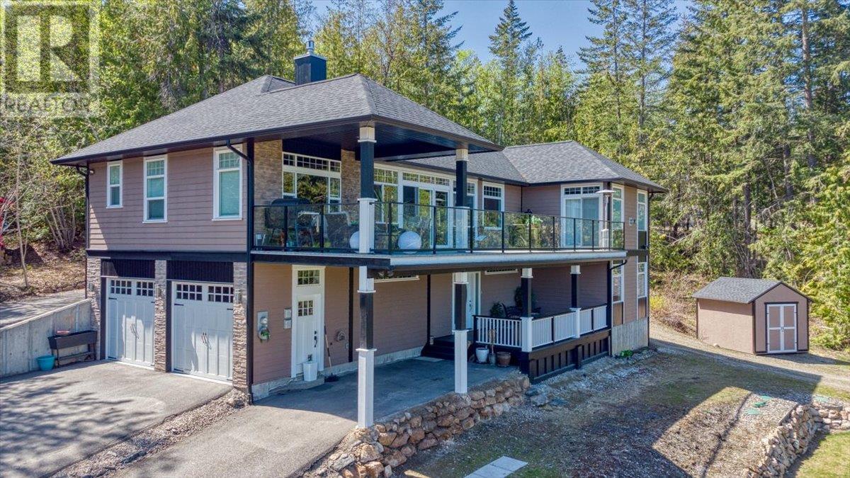 2127 Pleasant Dale Road W. Blind Bay, British Columbia