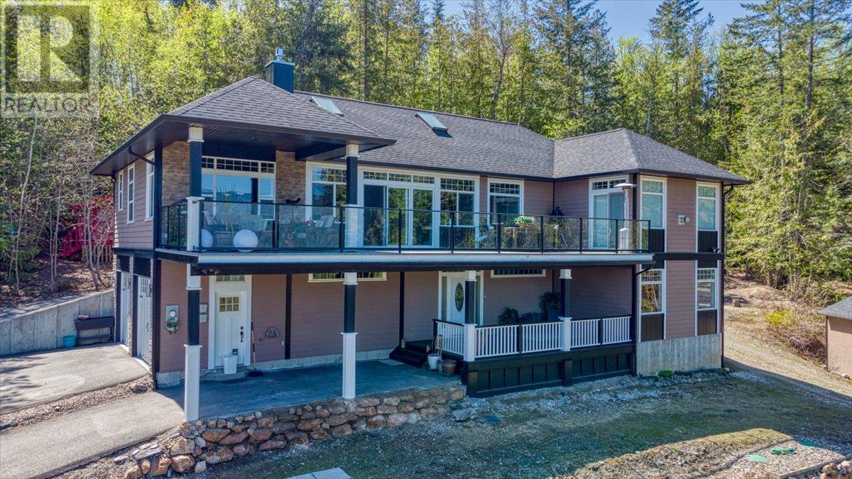 2127 Pleasant Dale Road W. Blind Bay, British Columbia
