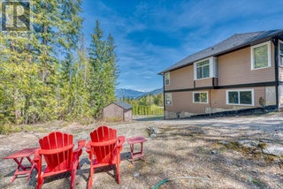2127 Pleasant Dale Road W. Blind Bay, British Columbia