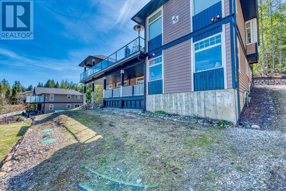 2127 Pleasant Dale Road W. Blind Bay, British Columbia