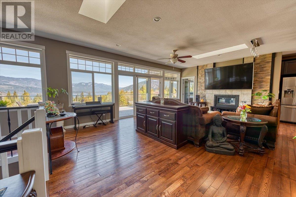 2127 Pleasant Dale Road W. Blind Bay, British Columbia