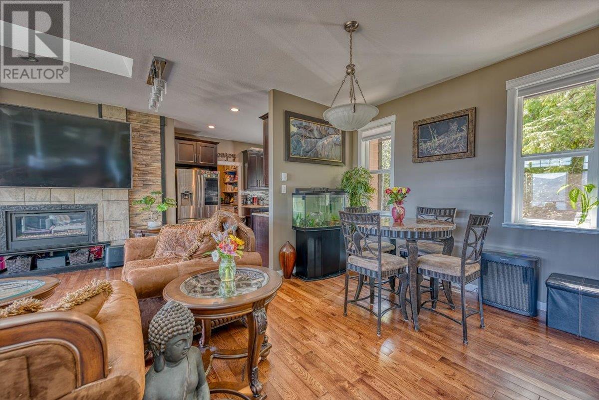 2127 Pleasant Dale Road W. Blind Bay, British Columbia