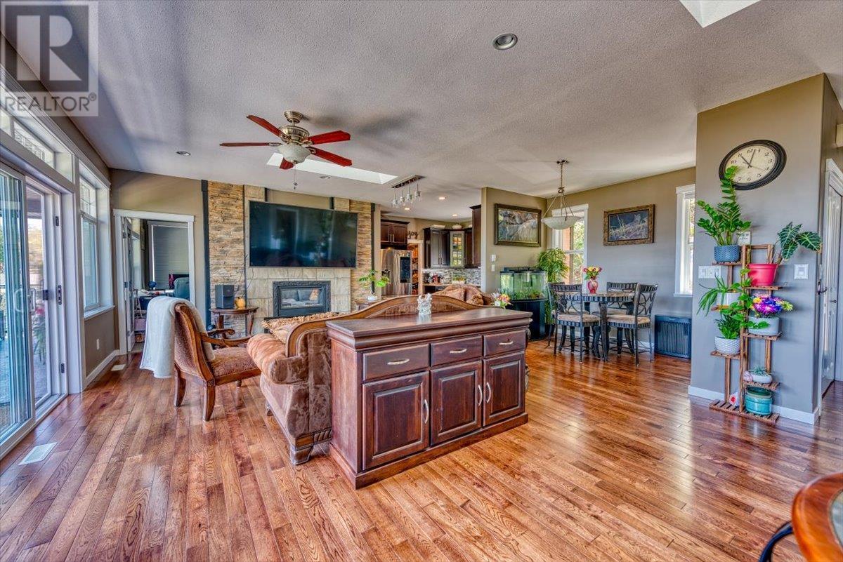 2127 Pleasant Dale Road W. Blind Bay, British Columbia