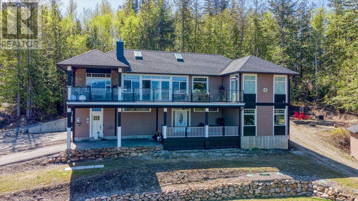 2127 Pleasant Dale Road W. Blind Bay, British Columbia