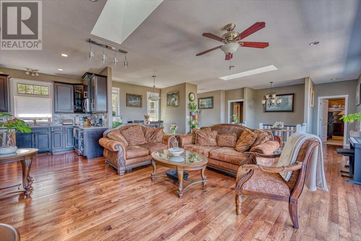 2127 Pleasant Dale Road W. Blind Bay, British Columbia