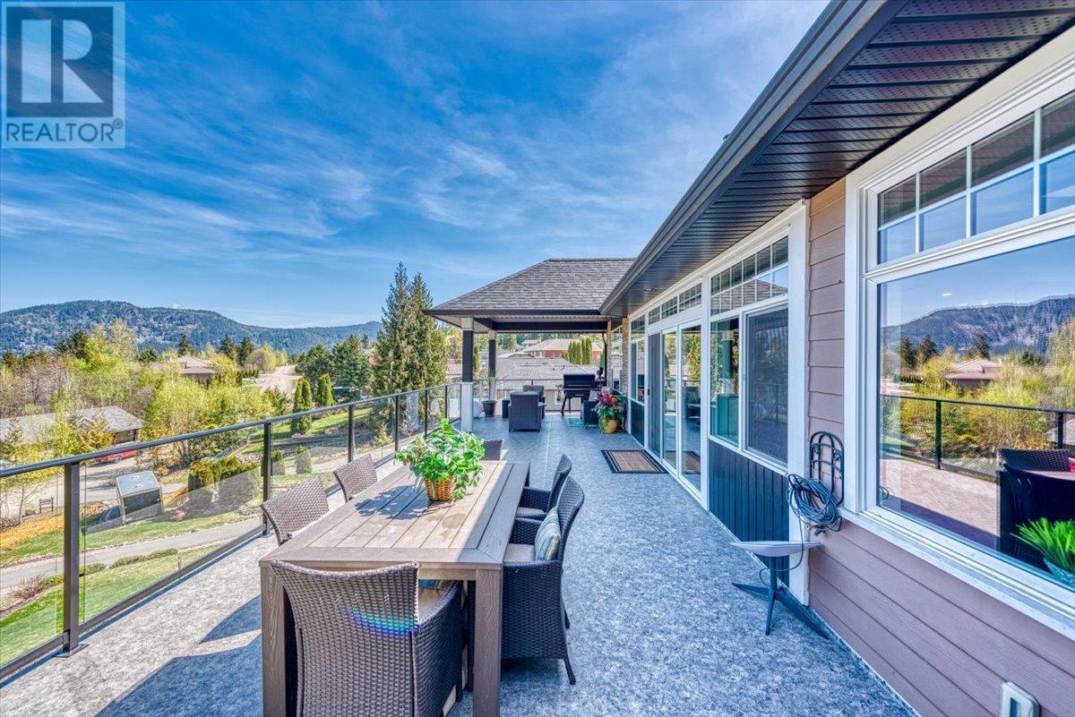 2127 Pleasant Dale Road W. Blind Bay, British Columbia