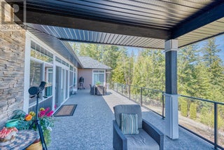 2127 Pleasant Dale Road W. Blind Bay, British Columbia
