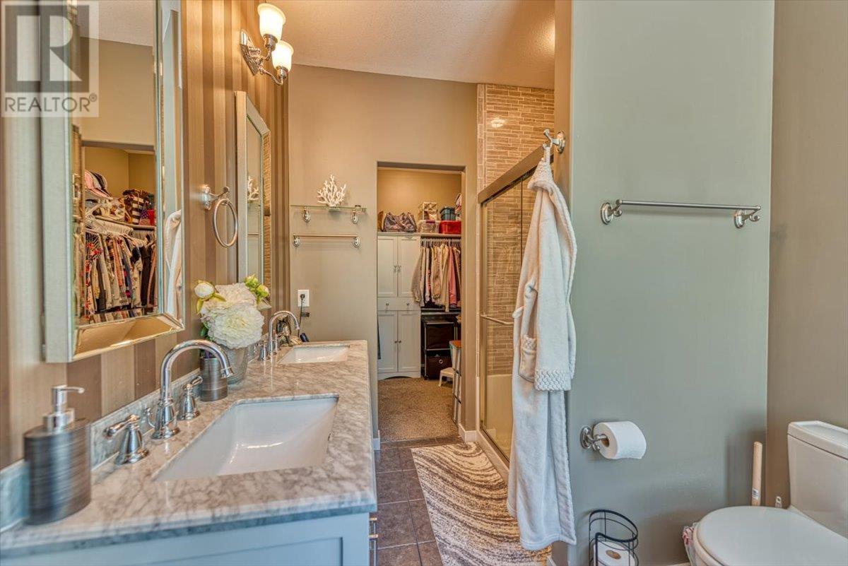 2127 Pleasant Dale Road W. Blind Bay, British Columbia