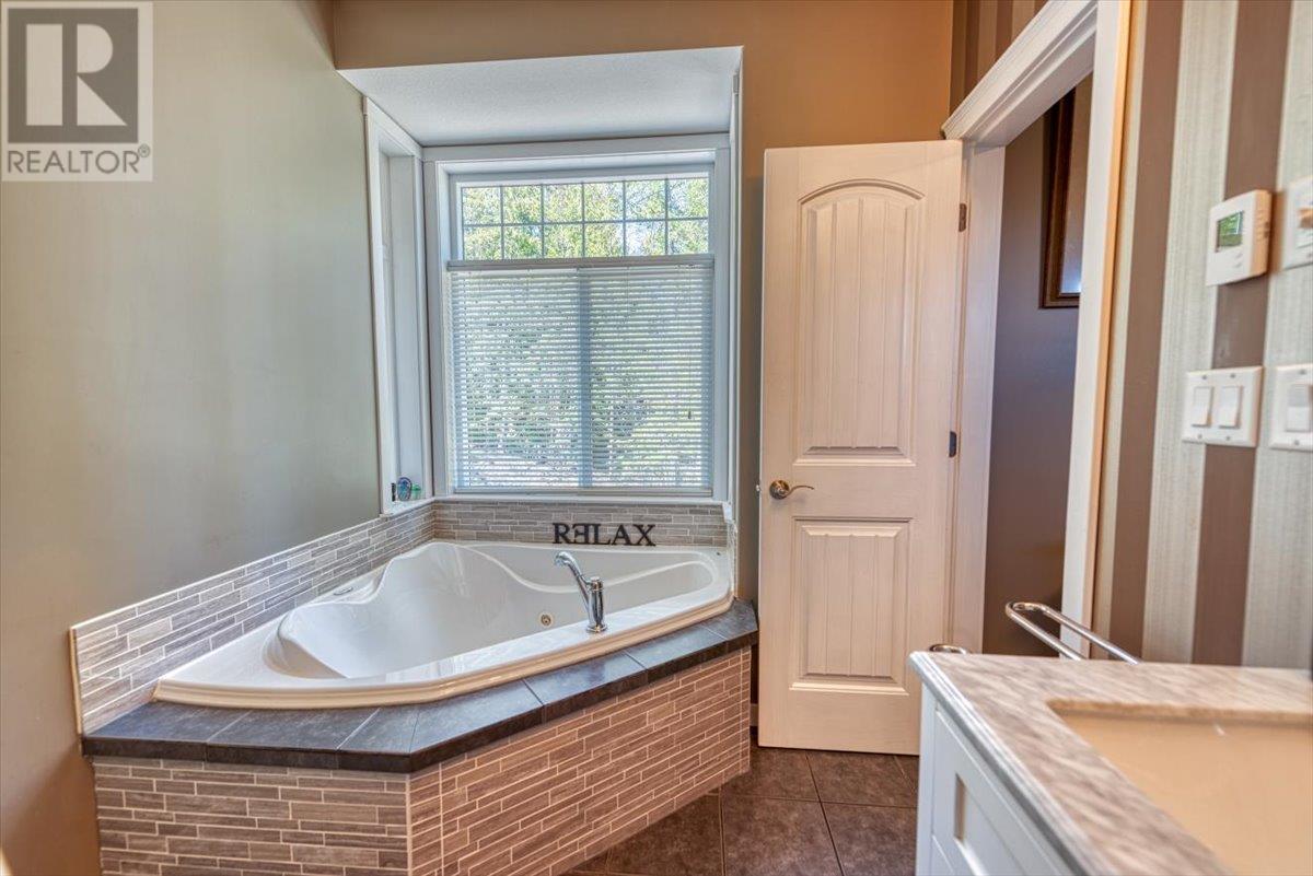 2127 Pleasant Dale Road W. Blind Bay, British Columbia