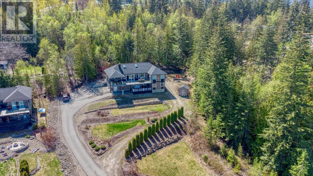 2127 Pleasant Dale Road W. Blind Bay, British Columbia