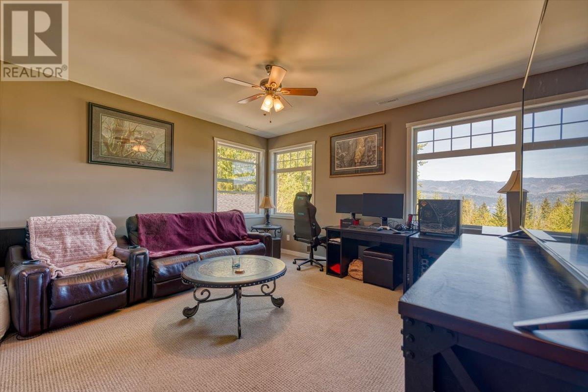 2127 Pleasant Dale Road W. Blind Bay, British Columbia