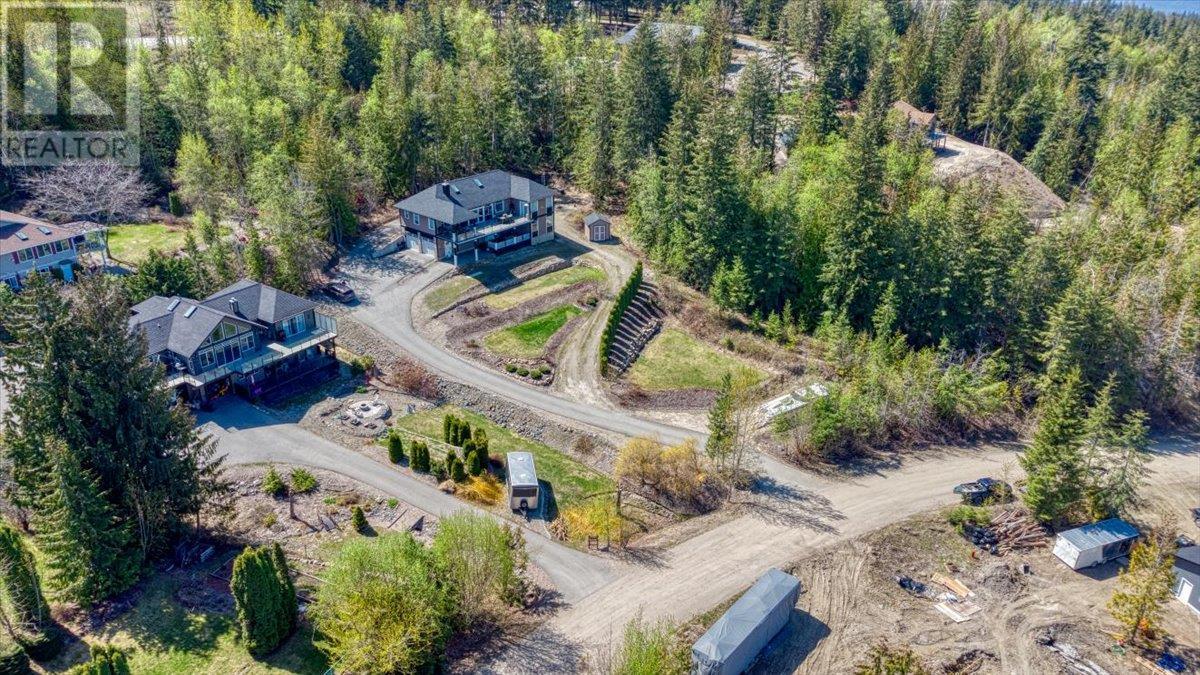 2127 Pleasant Dale Road W. Blind Bay, British Columbia