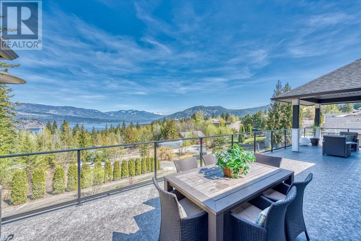 2127 Pleasant Dale Road W. Blind Bay, British Columbia